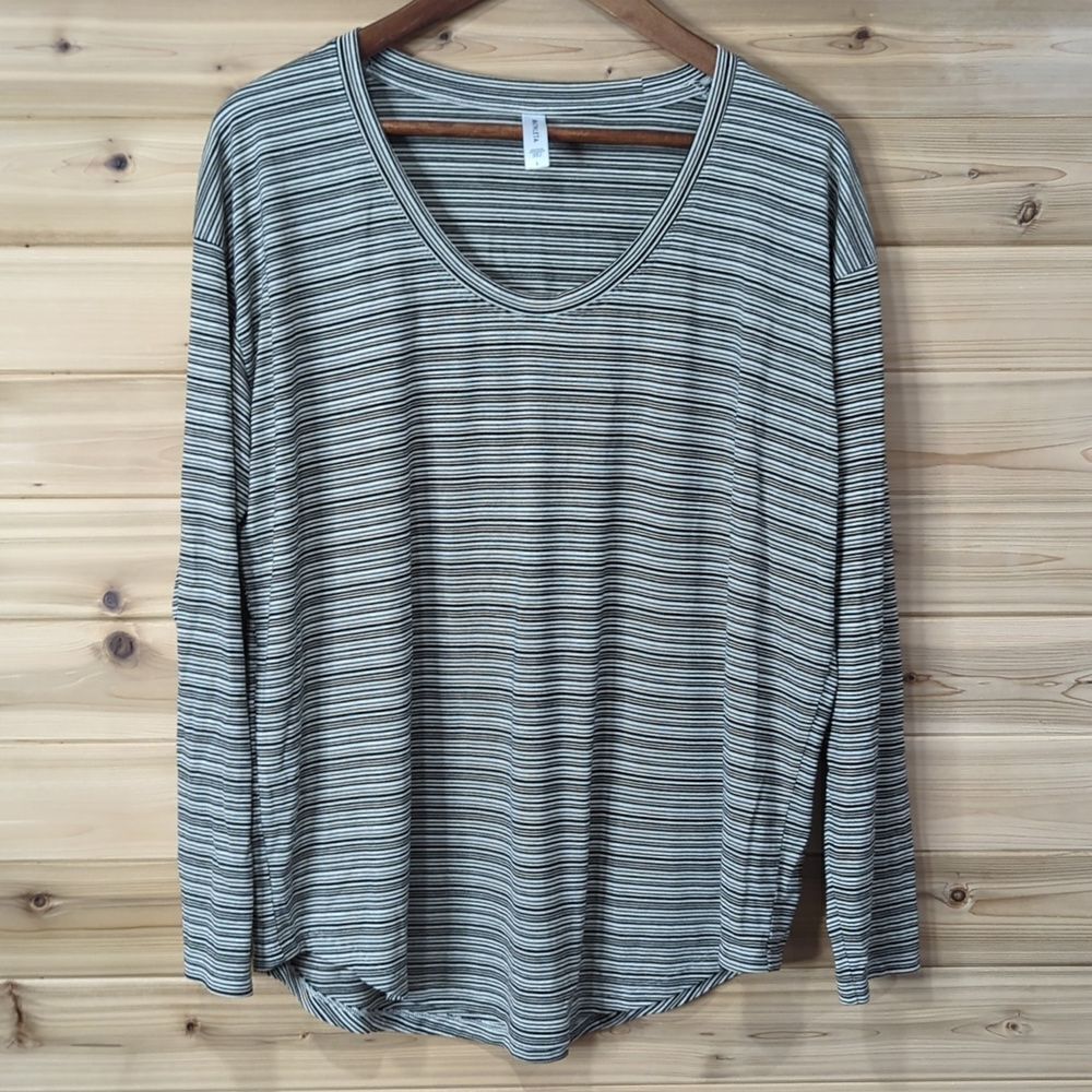 Athleta Top Womens Large Black White Striped Long Sleeve Scoop Neck